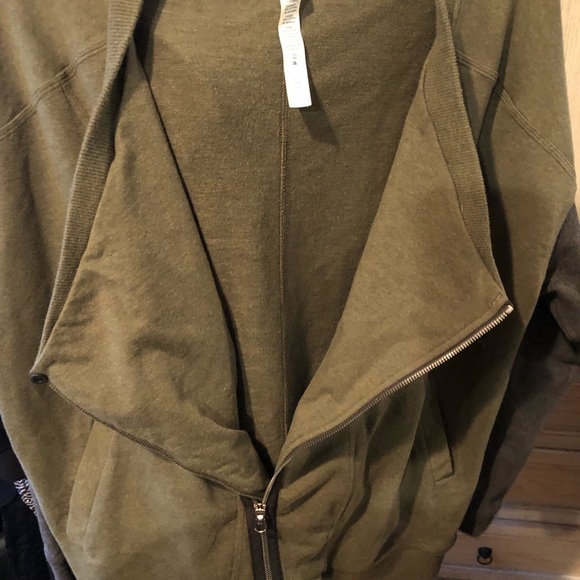 Lululemon Athletica Mula 10 green & grey asymmetrical zip jacket with pockets - Picture 7 of 12